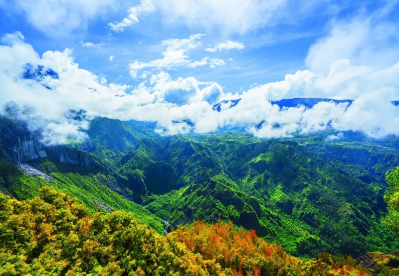 Bluebird Puzzle - La Réunion - Piton des Neiges - 1000 Piece Jigsaw Puzzle Online